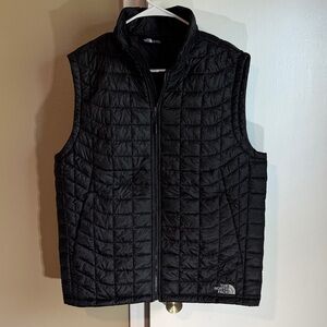 North Face ThermoBall Trekker Vest Men’s Medium Black Lightweight Puffer